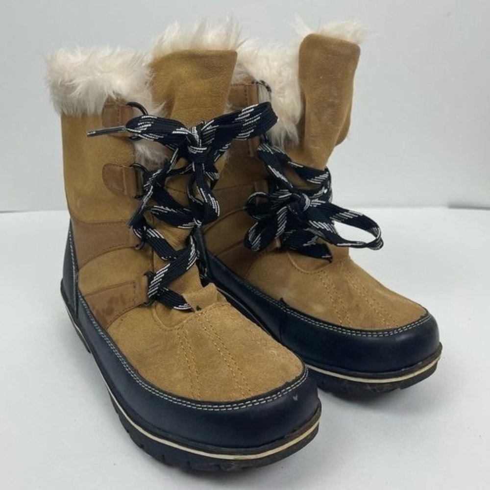 Woman’s faux Fur lined snow boots Size 6
